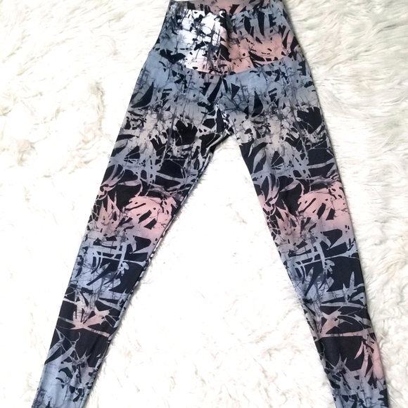Onzie high waited leggings like new!!